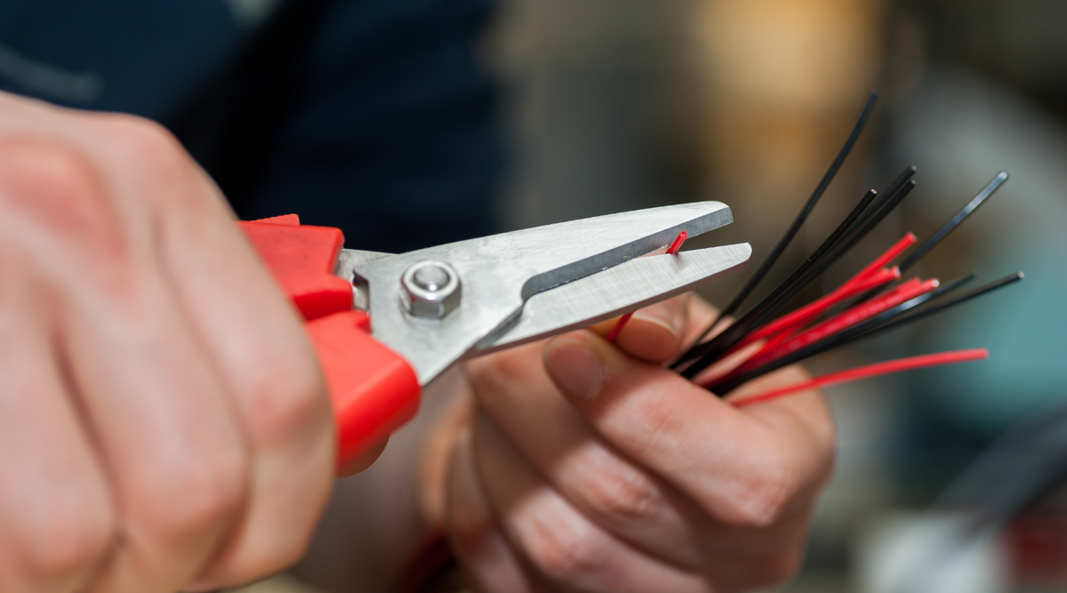Please Wire Cutter A Guide on How to Cut Wire Without Cutters | TRADESAFE