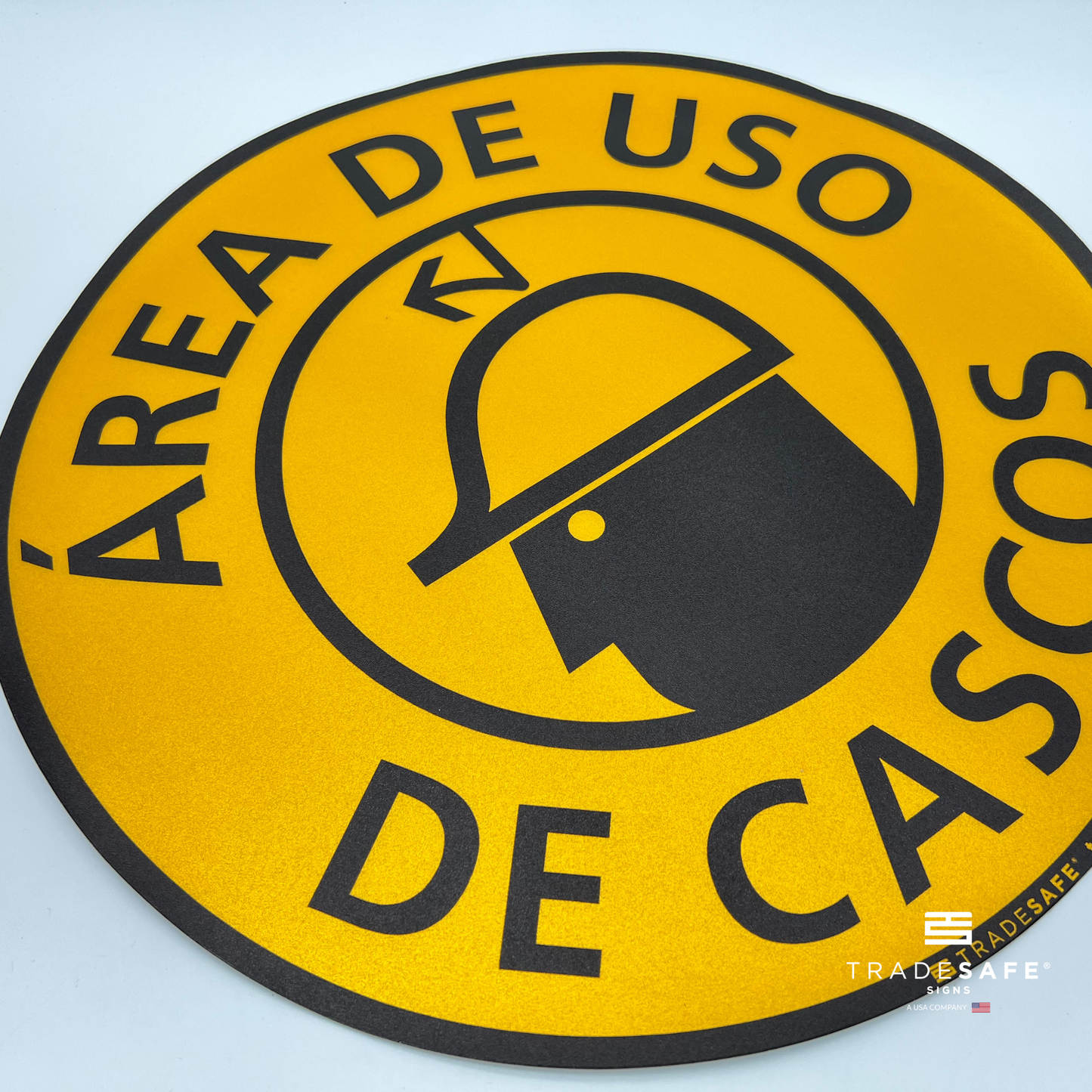 close-up of "área de uso de cascos" sign