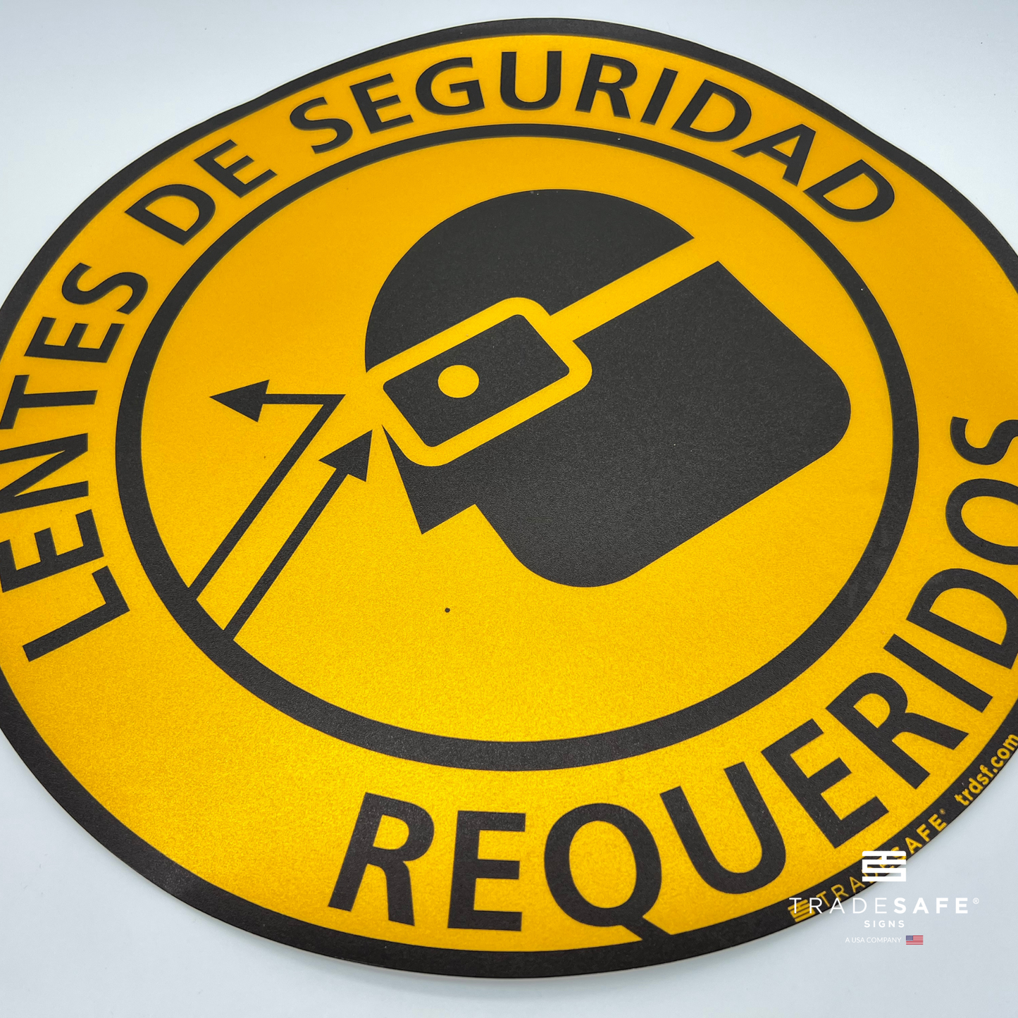close-up of "lentes de seguridad requeridos" sign