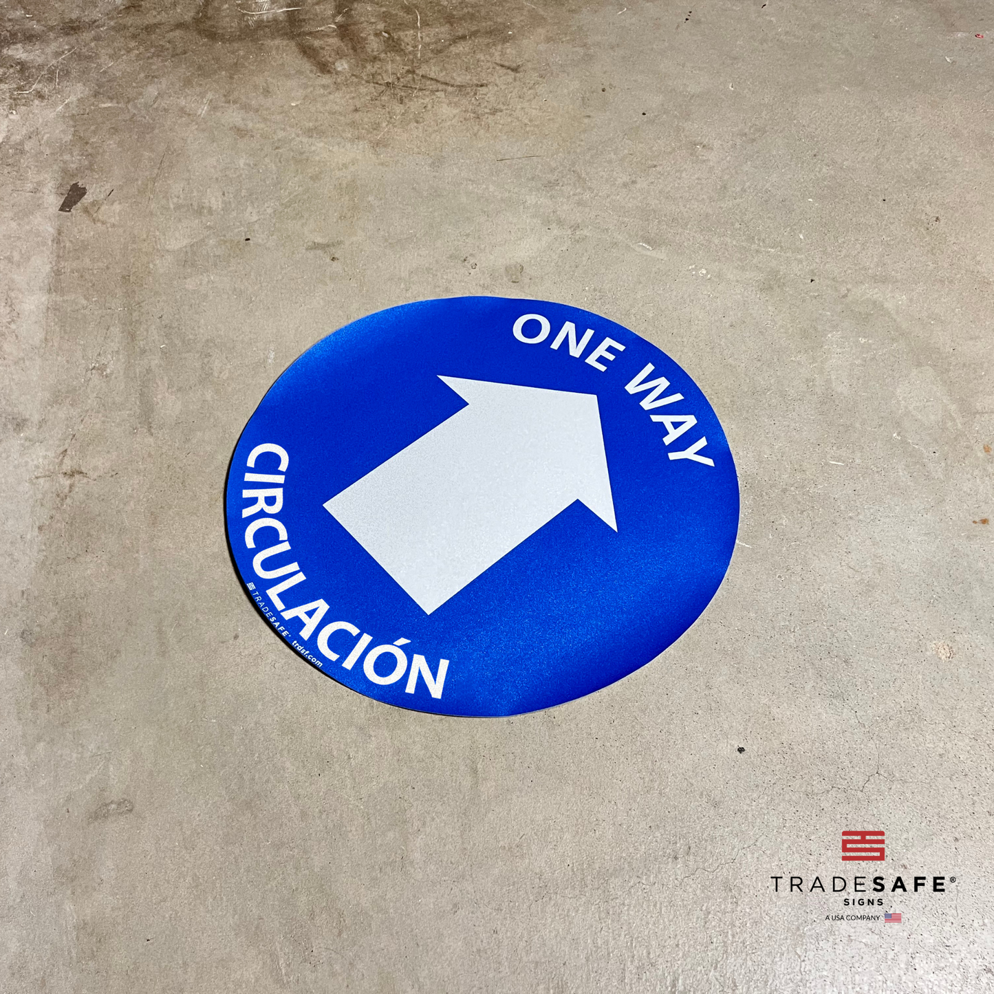 one way circulación sign on floor