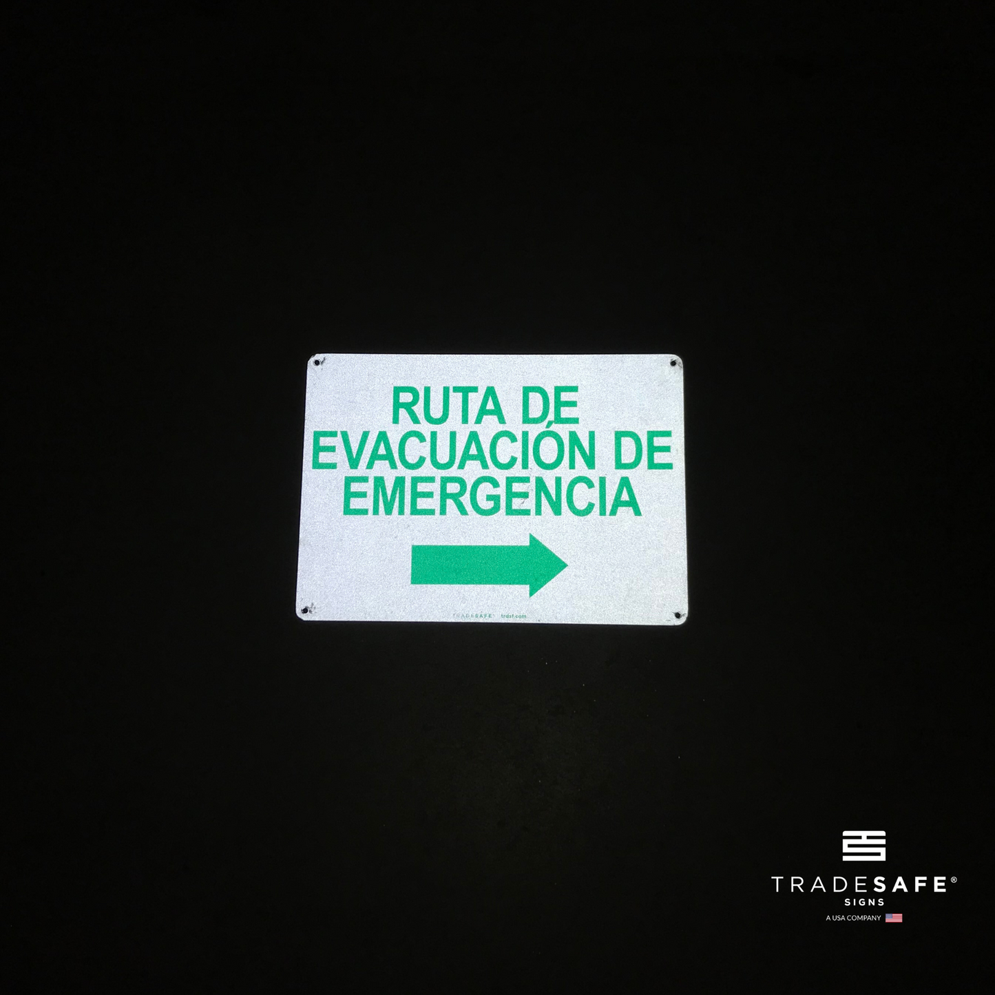 reflective attribute of "ruta de evacuación de emergencia" sign